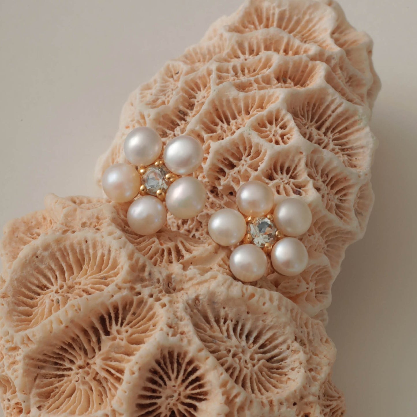 Flower ear studs(パール/プラシオライト):ピアス/ペア販売
