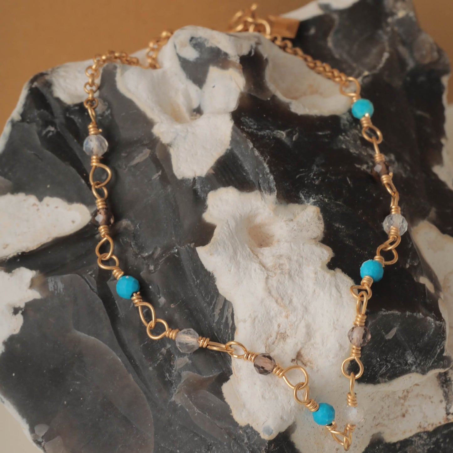 Saga bracelet(ターコイズ/スモーキークォーツ/ラブラドライト):ブレスレット