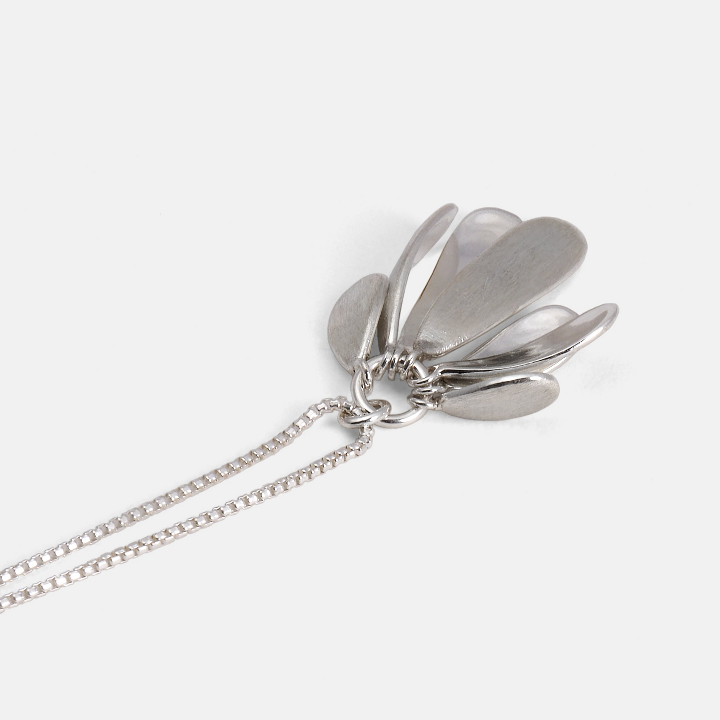 Dahlia Necklace:ネックレス